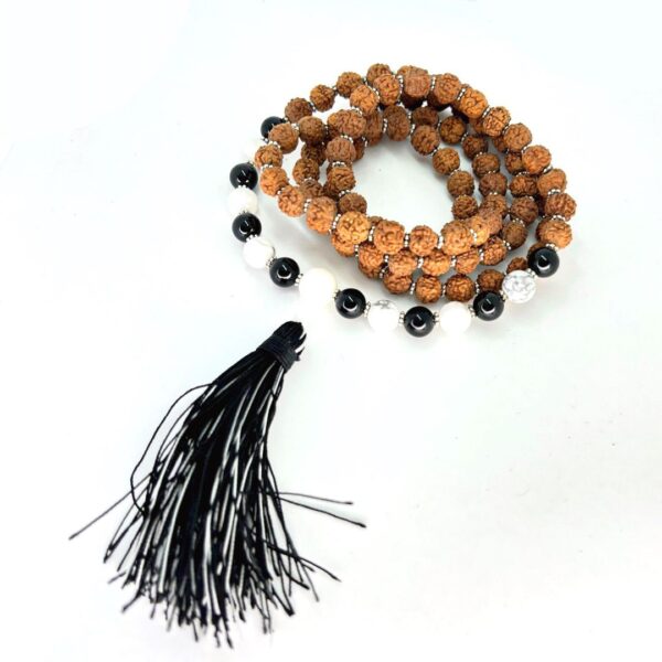 Collar Japa Mala Rudraksha con Howlita