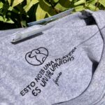 Playera Salvavidas - Gris Jaspeado ¿Y si nos adoptamos? - Imagen 3