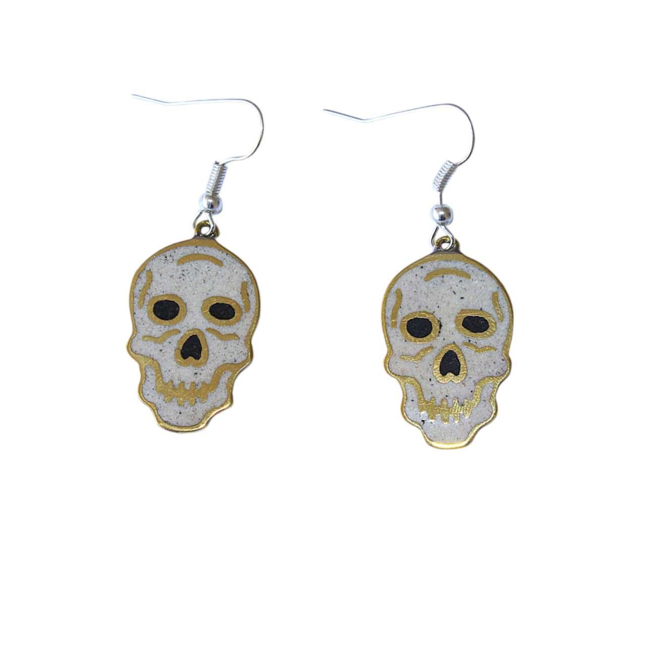 aretes calavera kali en fondo blanco