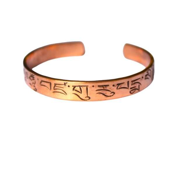 brazalete padmasambhava de frente en fondo blanco