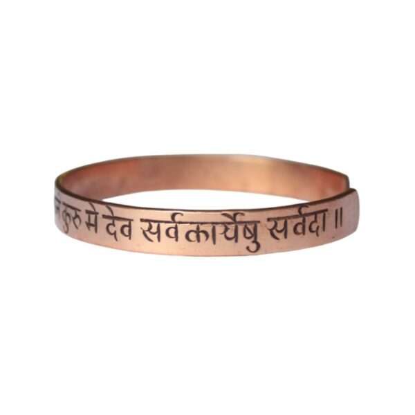 brazalete mantra shree ganesha en fondo blanco